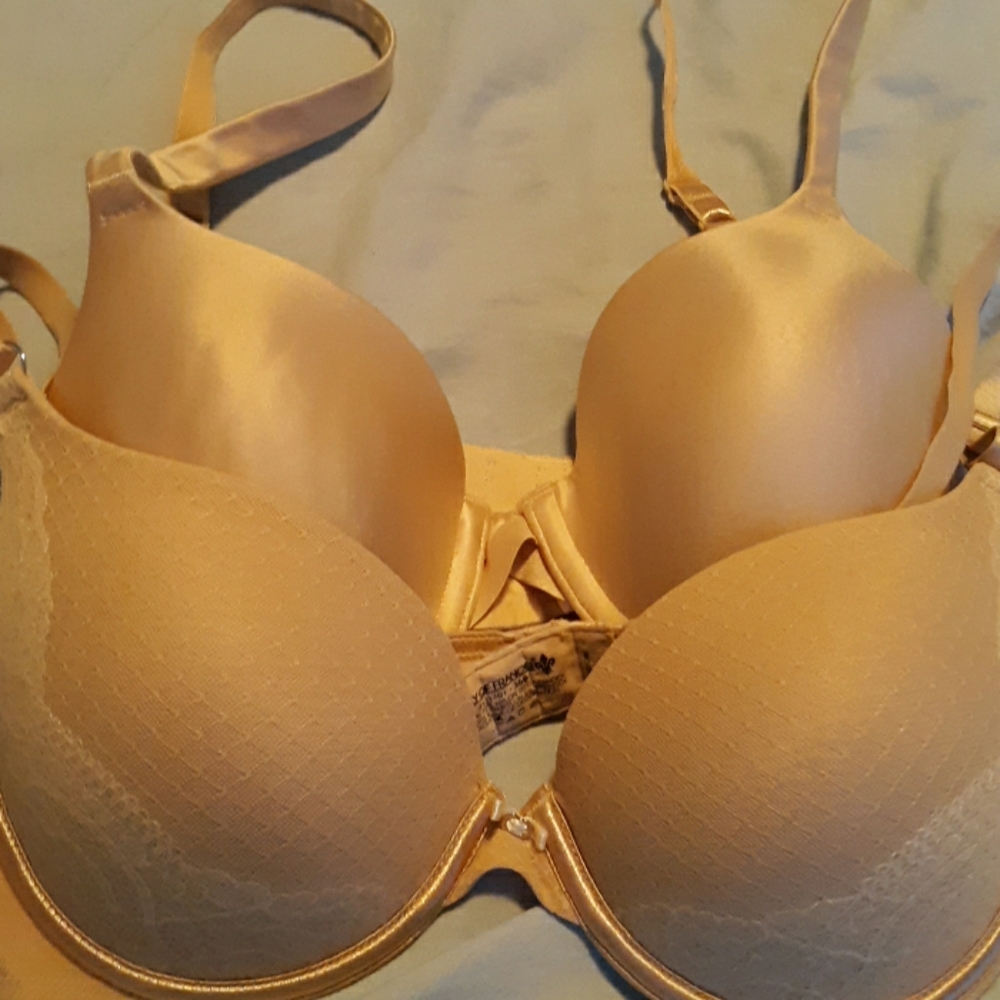 2 Beige 36B NWOT Bras Lily of France, Hanes